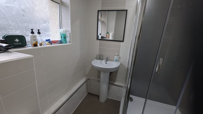 Furnished room in Johnstone- all bills included 
