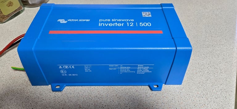 Victron Energy Pure Sinewave Inverter 12V / 500W, Model IP21