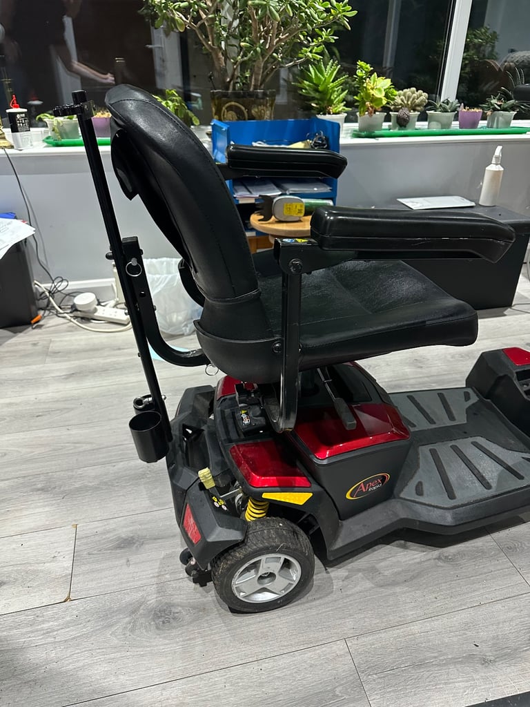 Apex Rapid Mobility Scooter in great condition With New Batteries