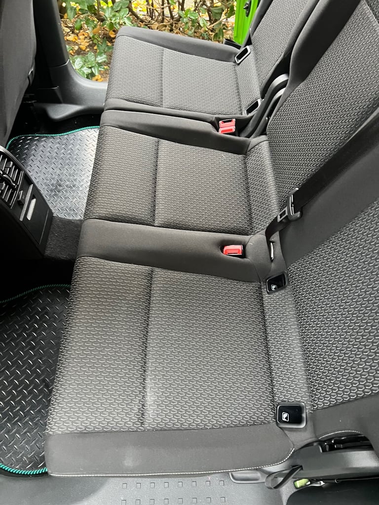 VW Caddy Maxi Life second row seats