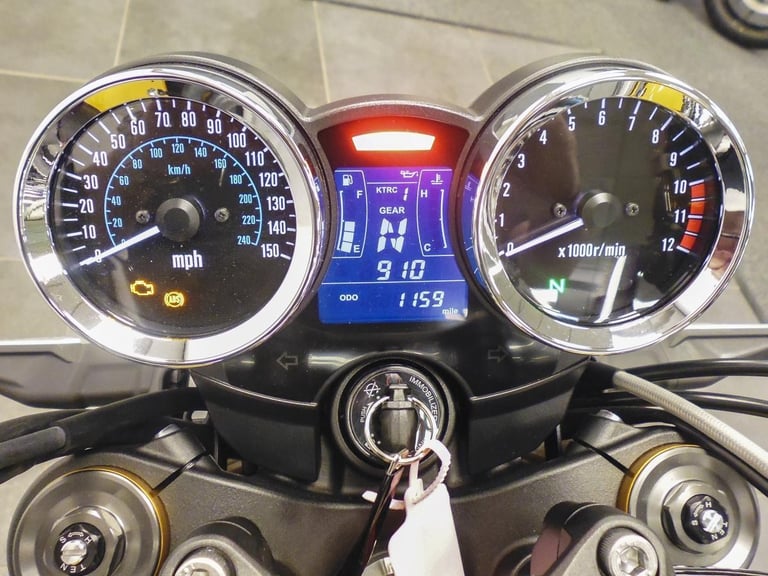 2022 KAWASAKI Z900 RS SE WITH ONLY 1159 MILES FROM NEW