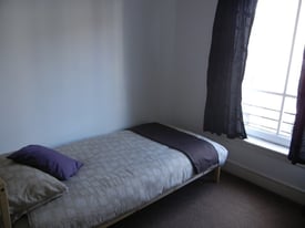 SINGLE ROOM TO LET £1000 PCM