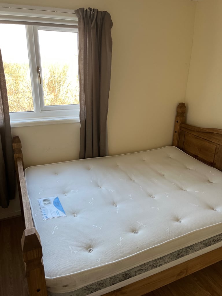 Specious room with double bed size.