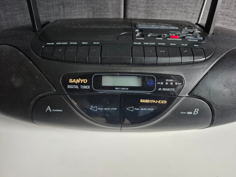 Sanyo MCD-Z37 Boombox