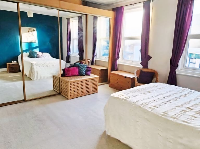 4 Bed. Seaside Townhouse with fast train link to London