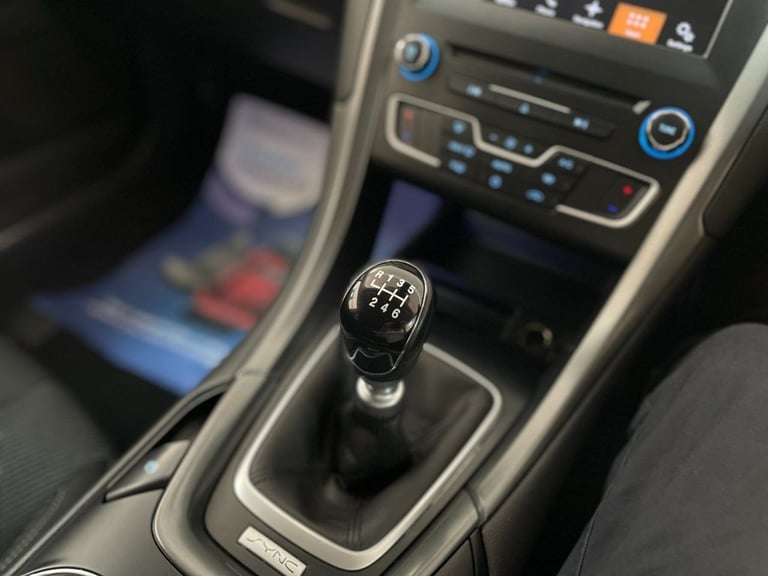 2017 Ford Mondeo 2.0 TDCi Titanium Hatchback 5dr Diesel Manual Euro 6 (s/s) (180 ps) Hatchback Di...