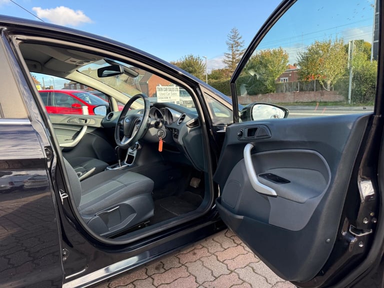 2011 Ford Fiesta 1.4 Titanium 5dr HATCHBACK Petrol Automatic