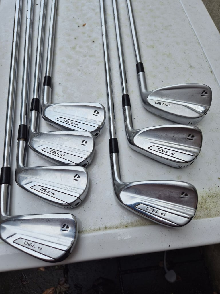 Taylormade P790 2019 irons 4 to PW dynamic gold s300 105 shafts