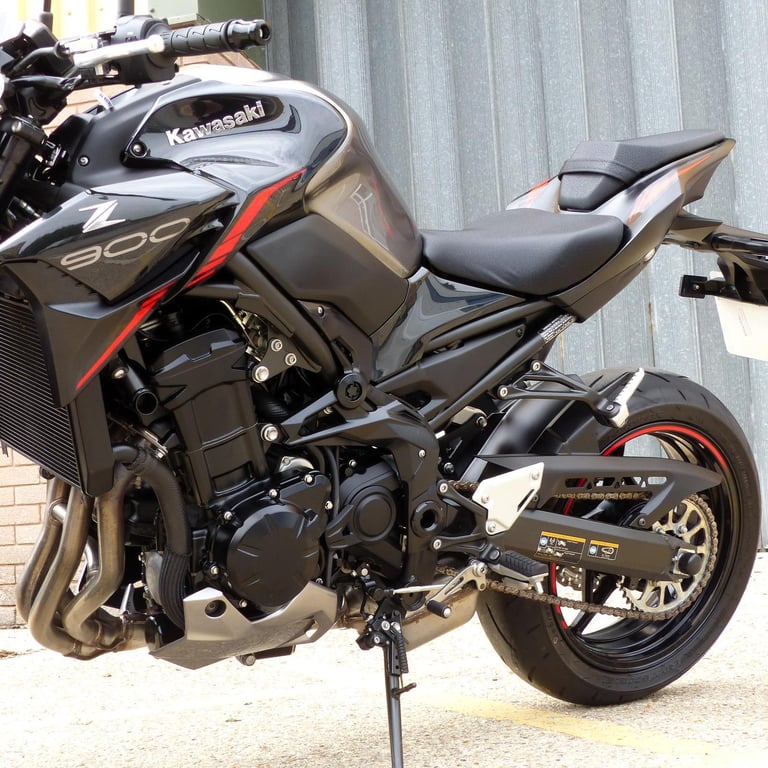 2024 KAWASAKI Z900 FPFNN, STUNNING LOW MILEAGE 1-OWNER MOTORCYCLE.