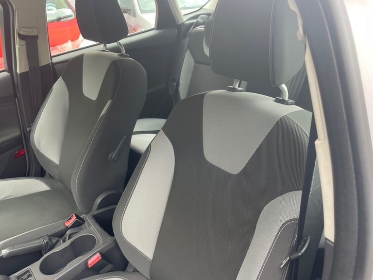 2012 Ford Focus 1.6 TDCi 115 Zetec 5dr HATCHBACK Diesel Manual