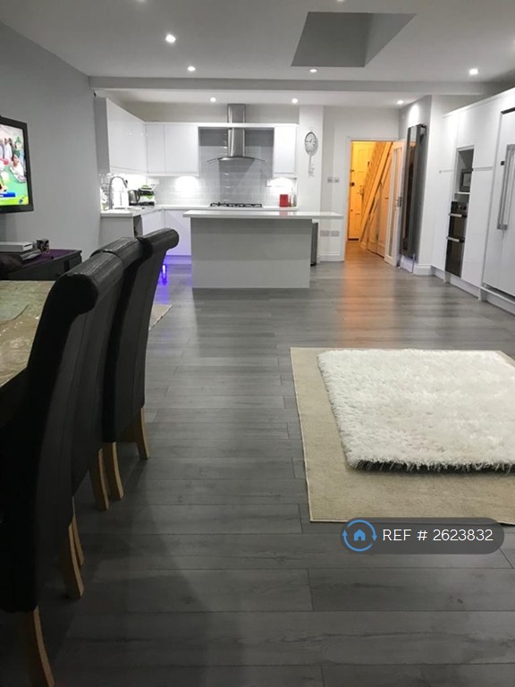 3 bedroom house in Wood Lane, Dagenham, RM8 (3 bed) (#2623832)