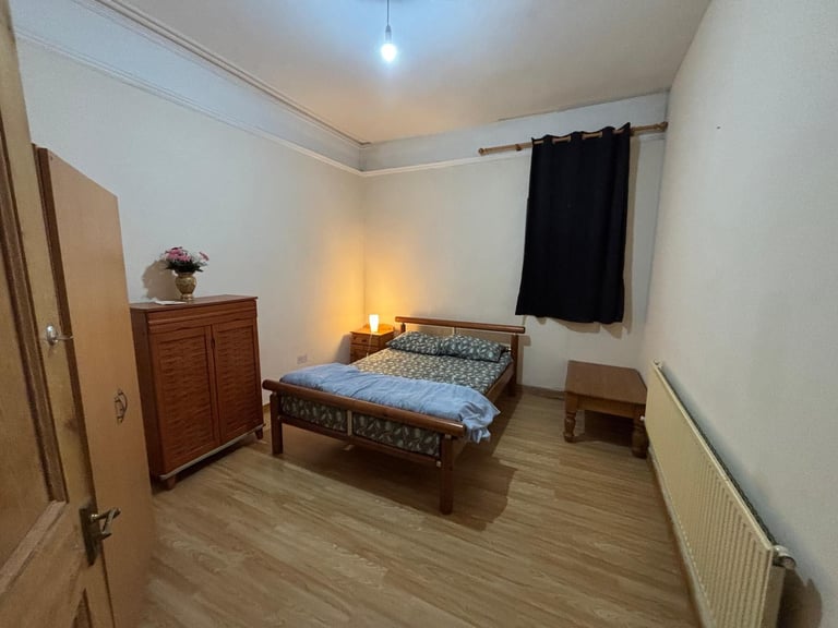 2 bedroom flat 
