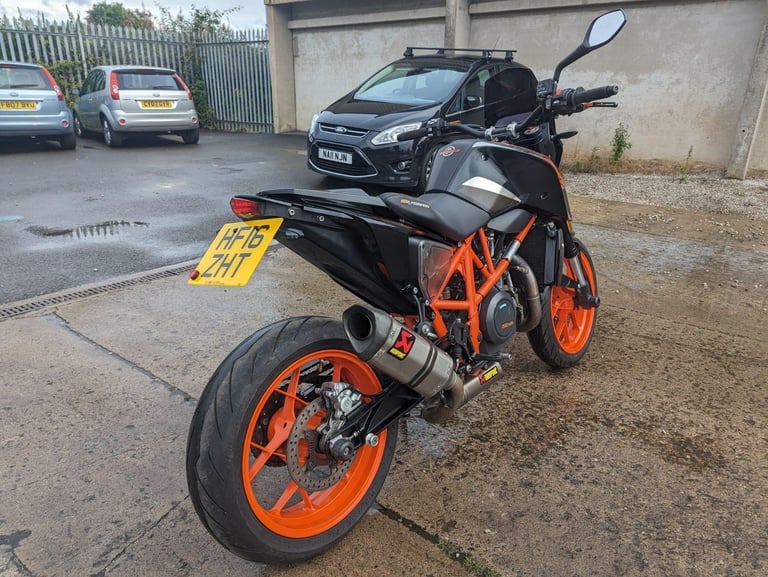 2016 16 KTM DUKE 690 R 16 MY AKRAPOVIC EXHAUST LC4 NAKED ROADSTER 690R SPEC