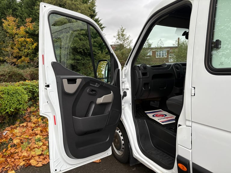 2019 Renault Master LL35dCi 130 Business Low Roof D/Cab Dropside CHASSIS CAB Diesel Manual