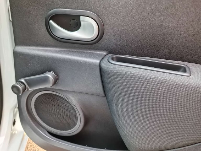 2009 Renault Clio 1.1 Clio Expression 16v 5dr Hatchback Petrol Manual