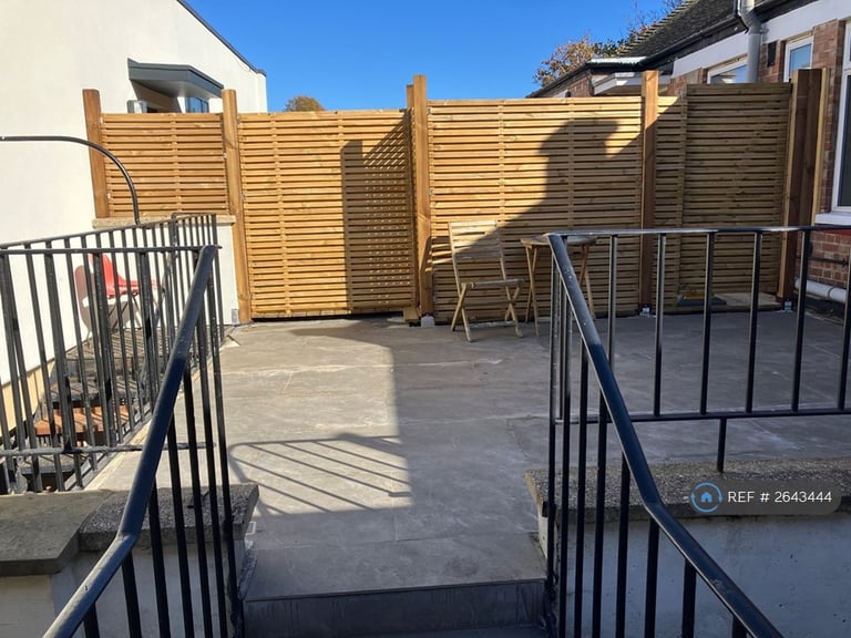 3 bedroom flat in Kings Road, Kingston, KT2 (3 bed) (#2643444)
