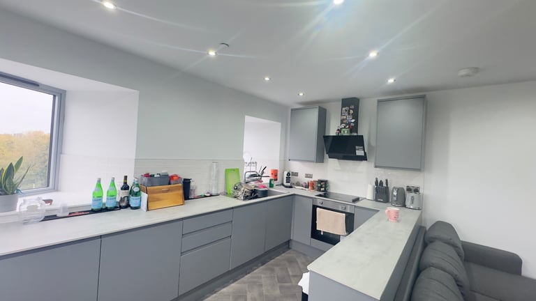 Three double bedrooms, two bathroom E16