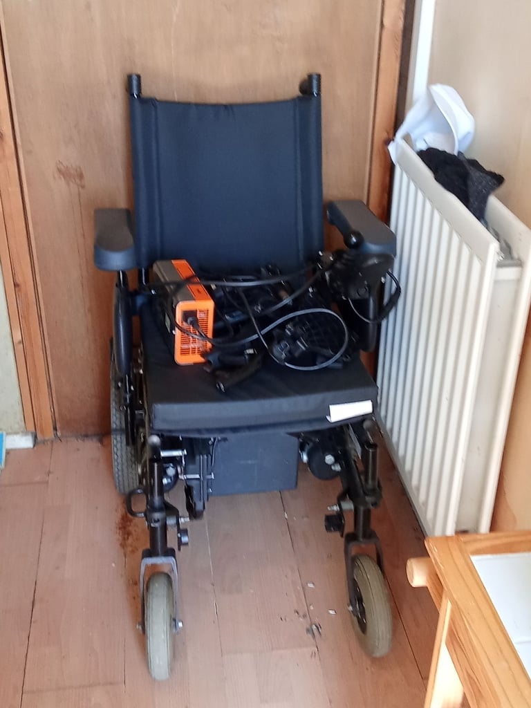 Electric wheelchair 