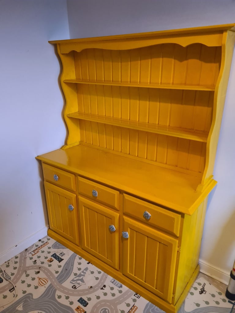 Kitchen dresser - yellow
