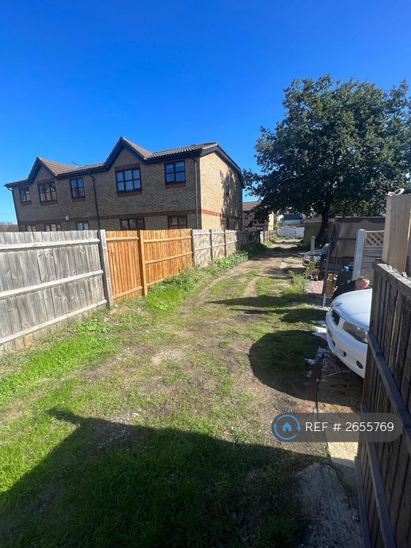 3 bedroom house in Wennington Road, Rainham, RM13 (3 bed) (#2655769)