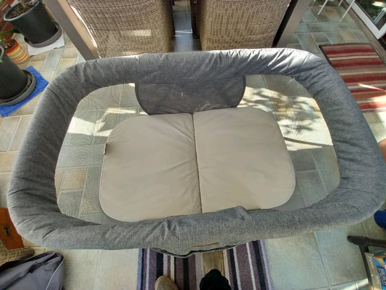 Gumtree hot sale travel cot