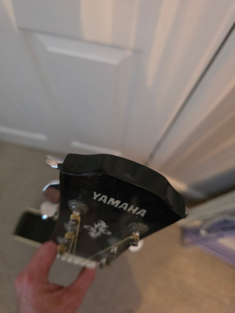 Yamaha APX500 Electro Acoustic 