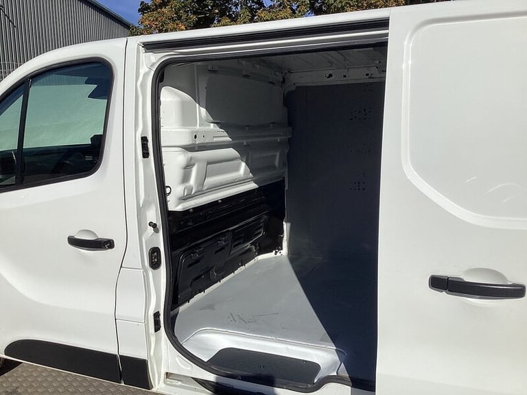 2023 Renault Trafic dCi Blue LL30 Business+ LWB L/R Euro 6 LWB Panel Van Diesel Manual