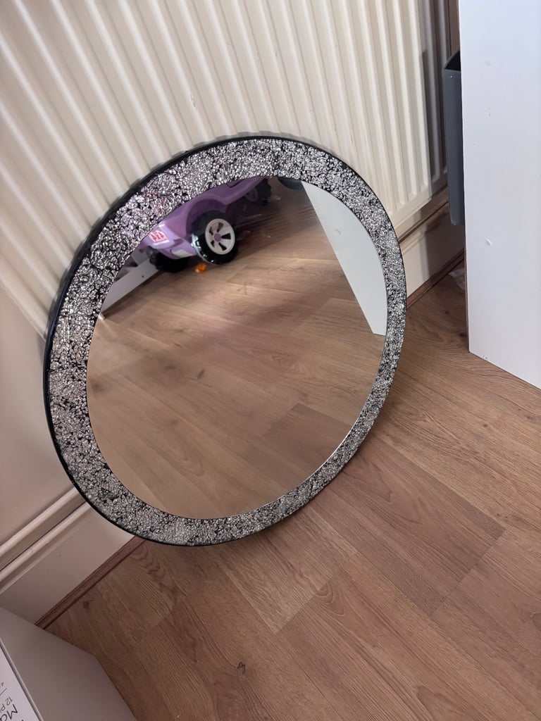 Round mirror
