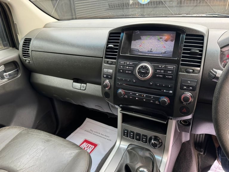 2012 Nissan Navara Double Cab Pick Up Tekna 2.5dCi 190 4WD PICK UP DIESEL Manual