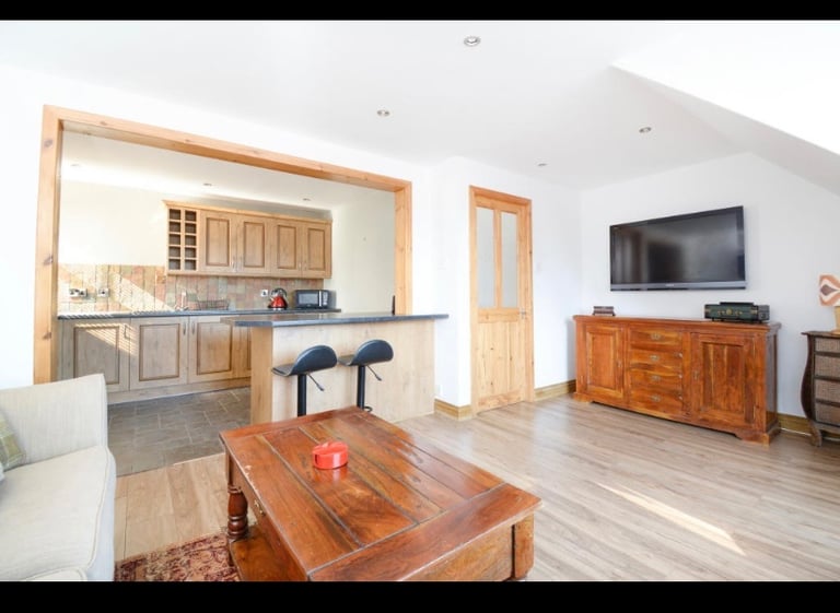 Double room in central montrose