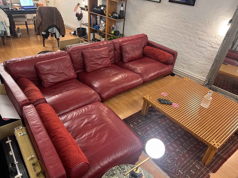 Luxury Red Natuzzi Italia Sofa with Ottoman — Contemporary Style (RRP: £4050)