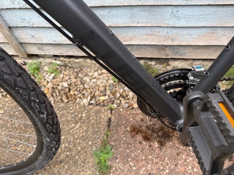 Cube bike mens hybrid mountain bicycle hydraulic disc brakes used specialized trek carrera boardman