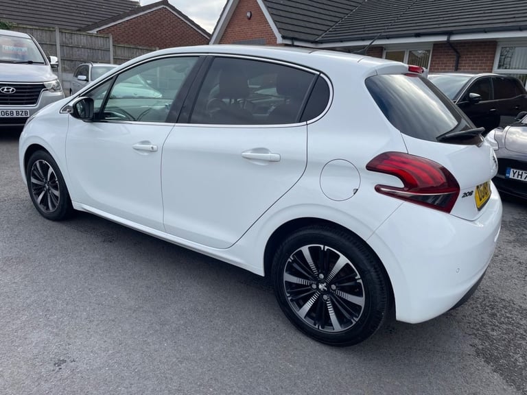 2018 Peugeot 208 1.2 PureTech Allure Premium 5dr HATCHBACK PETROL Manual
