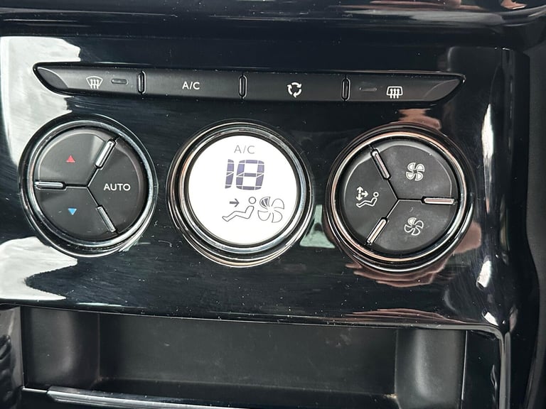 2015 DS Automobiles DS 3 1.6 BlueHDi DStyle Nav Euro 6 (s/s) 3dr HATCHBACK Diesel Manual