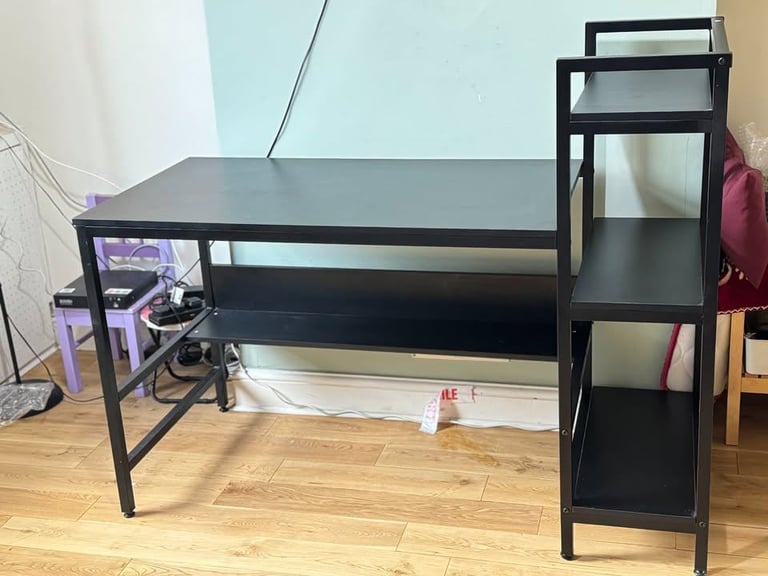 Office table in Good condition*****Cash and Collection only******