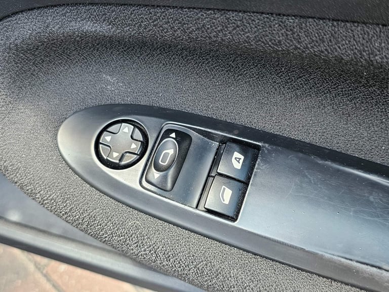 2010 Citroen DS3 1.6 HDi Black 3dr HATCHBACK DIESEL Manual