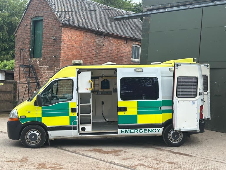 2006 Renault Master LOW MILEAGE AUTOMATIC Ex ambulance ideal Campervan project!