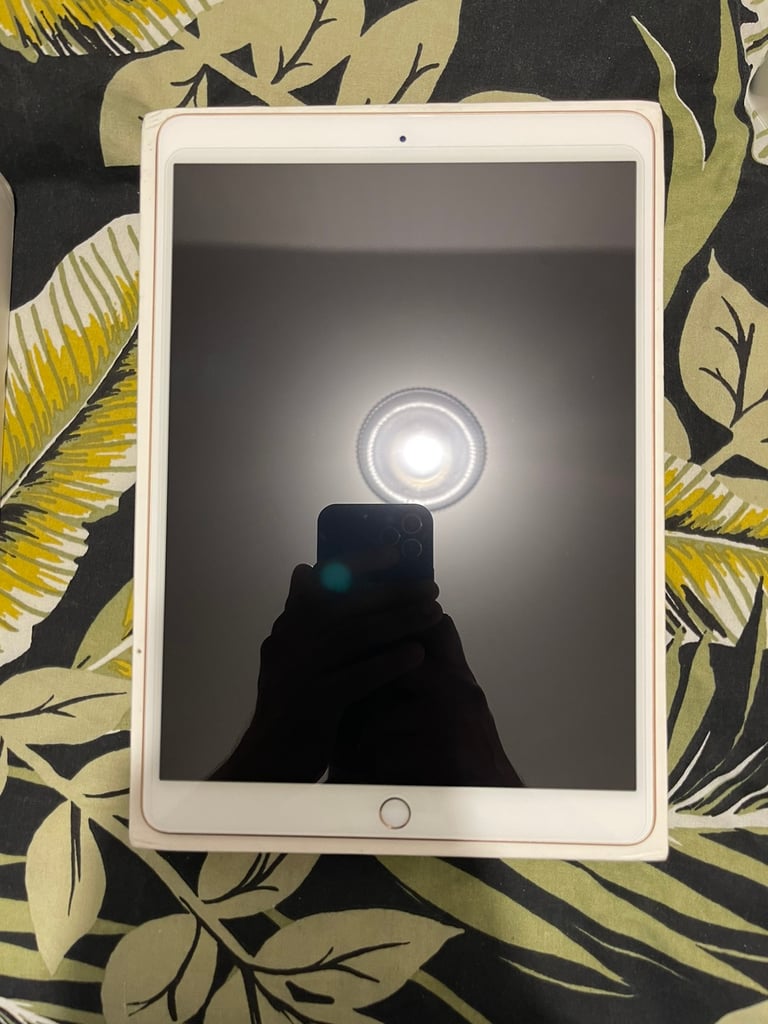 Apple iPad Air 3rd Gen 2021 10.5” 64gb WiFi Rose Gold - Like New