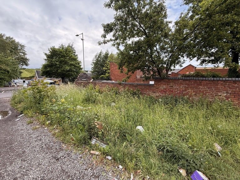 SHOP & FLAT TO LET COMBINED S25