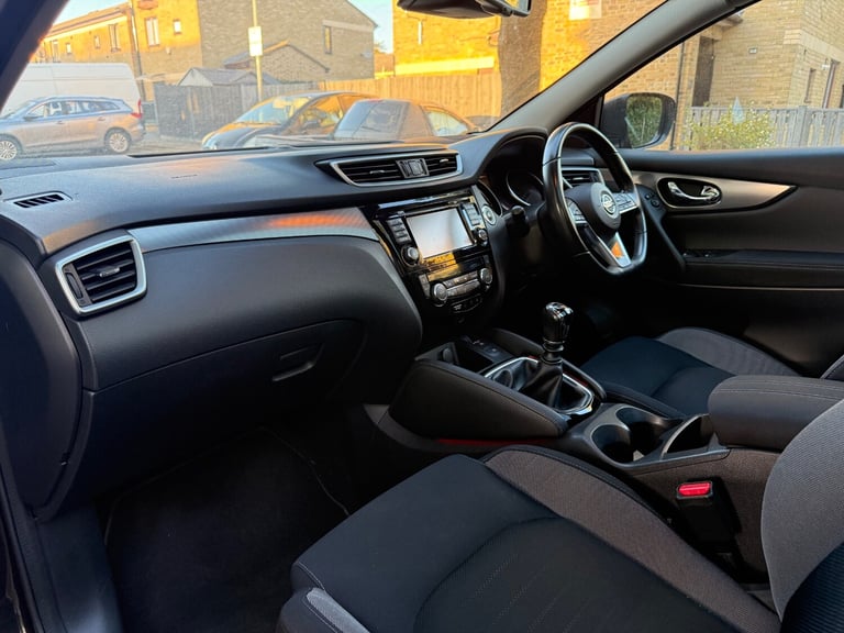 2017 Nissan Qashqai 1.2 DiG-T N-Connecta 5dr HATCHBACK Petrol Manual