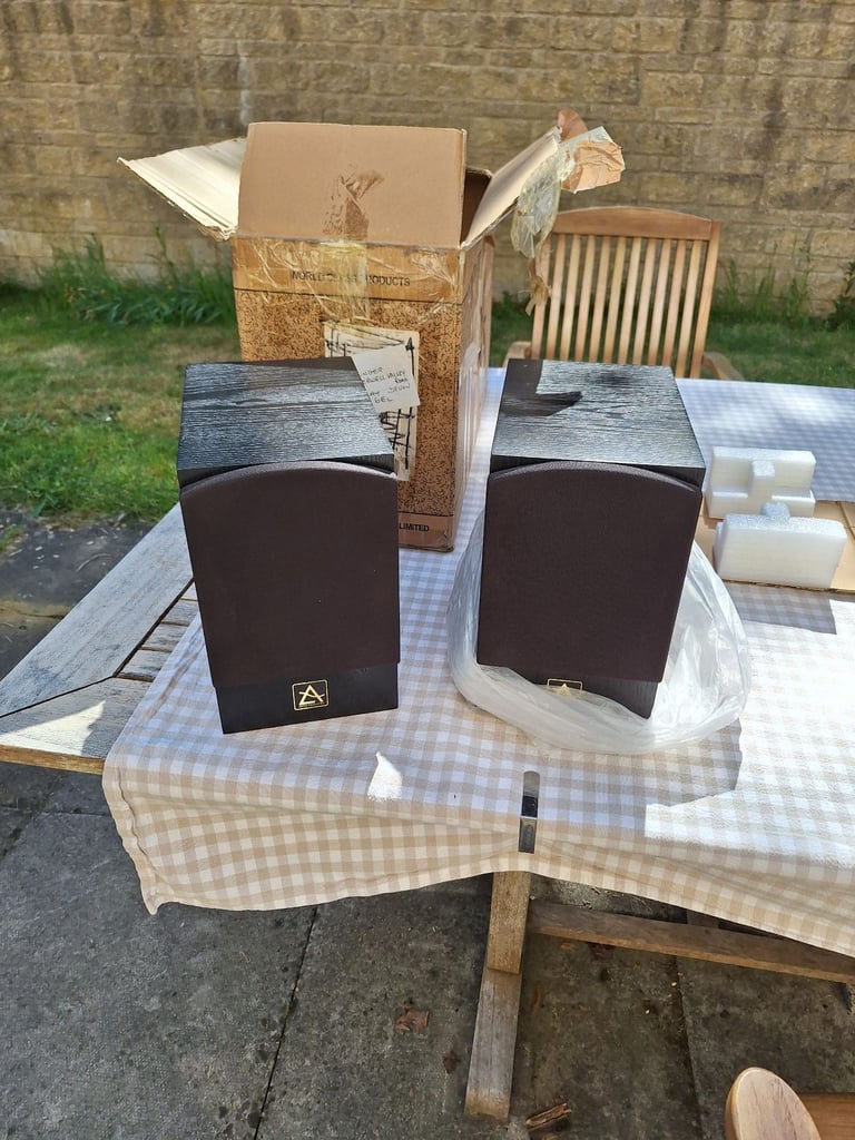 Leema Xen acoustics speakers
