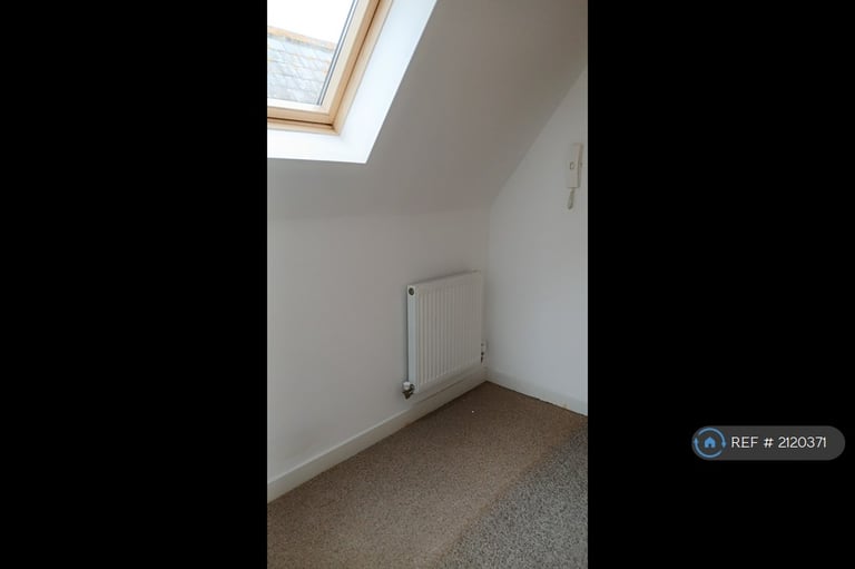 1 bedroom flat in Wessex House, Taunton, TA1 (1 bed) (#2120371)