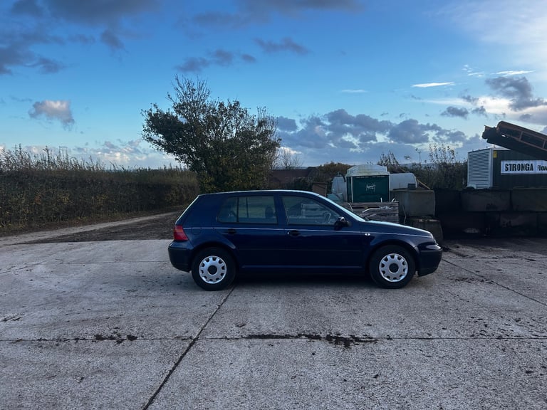 Volkswagen Golf with cruise control, ULEZ compliant, long MOT, great service history! - Image 7