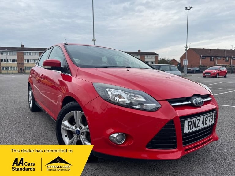 image for 2012 Ford Focus 1.6 Zetec Hatchback 5dr Petrol Manual Euro 5 (125 ps) Petrol