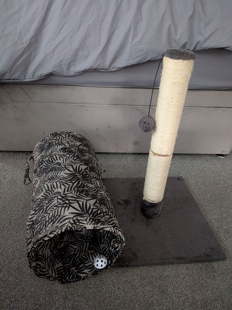 image for Cat tree scratching post 