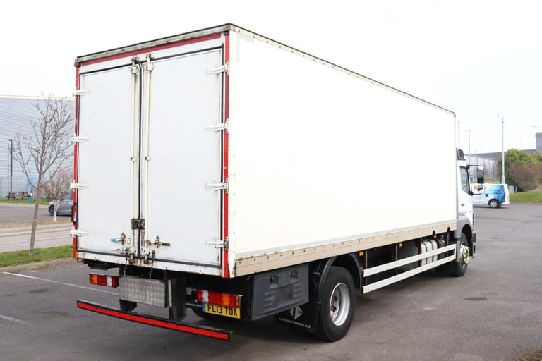 MERCEDES AXOR 1824 4X2 SLEEPER 26FT BOXVAN (2013)