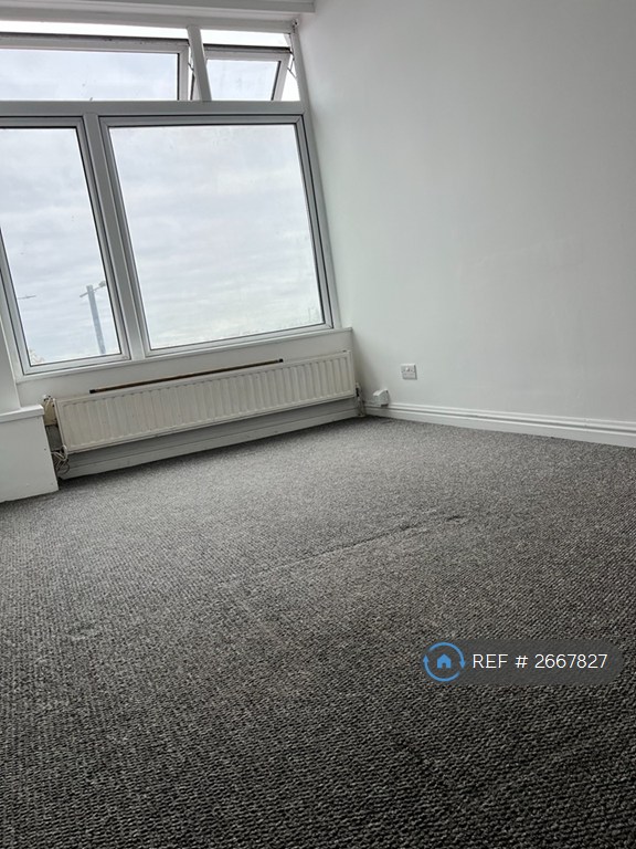 2 bedroom flat in London Road, Westcliff-On-Sea, SS0 (2 bed) (#2667827)