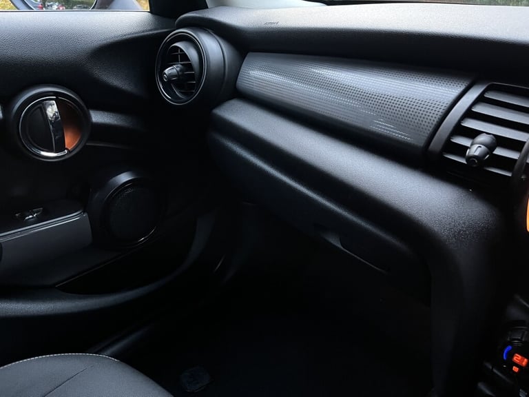 2017 MINI Hatch 1.5 Cooper D 5dr Auto HATCHBACK DIESEL Automatic