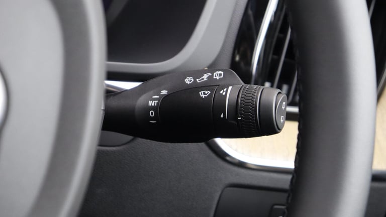  Volvo XC60 T6 AWD PHEV Plus Dark (360 Camera, Harman/Kardon, Adaptive Cruise) Petrol/Electric Hy...