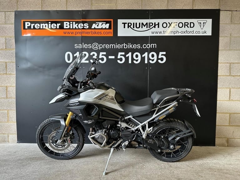 STUNNING ONE OWNER 2023/23 TRIUMPH TIGER 1200 RALLY PRO MOTORCYCLE 